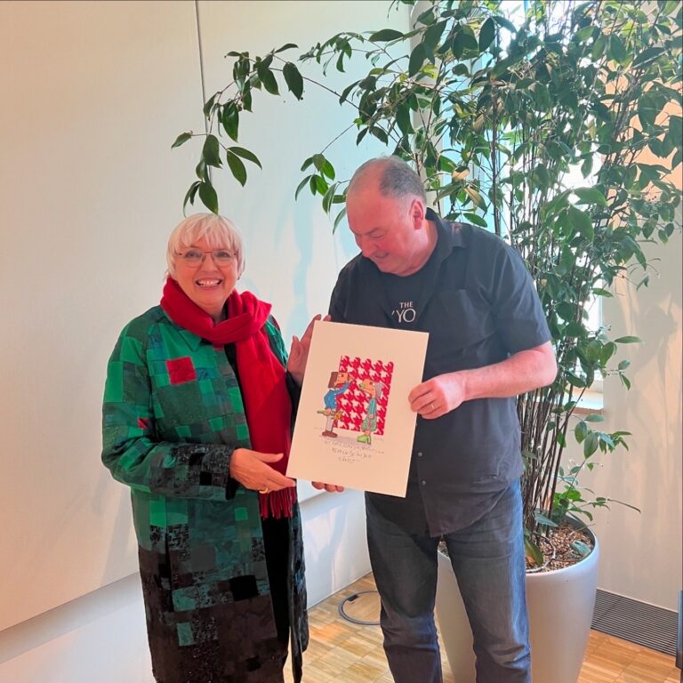 Ein Kunstwerk aus Oberlindhart schafft es ins Kanzleramt